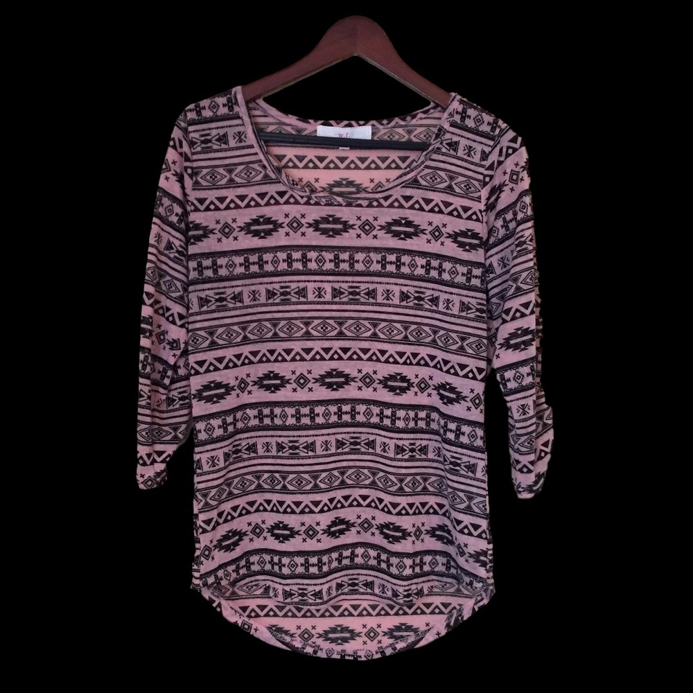 W.F Tribal Print Size XL Thin Shirt